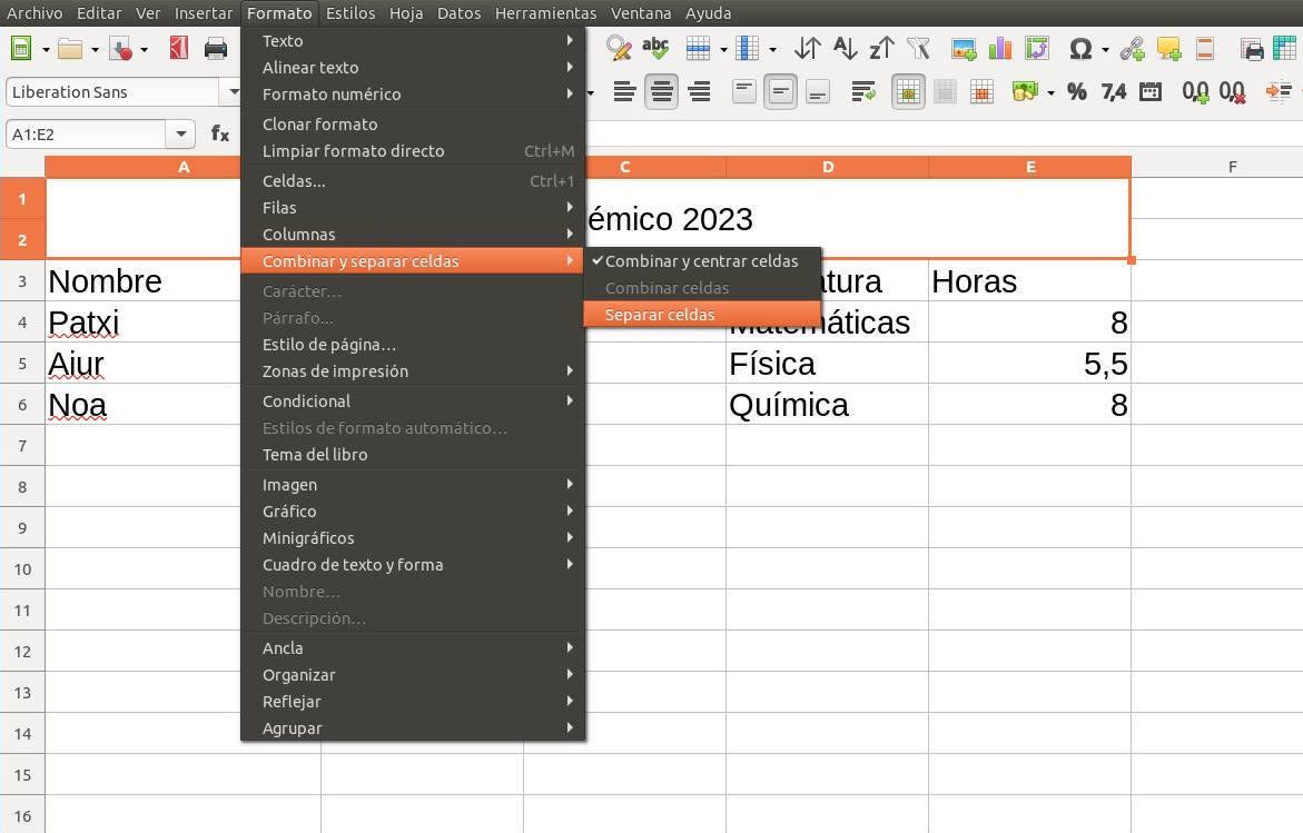 Formato > Combinar y separar celdas > Separar celdas